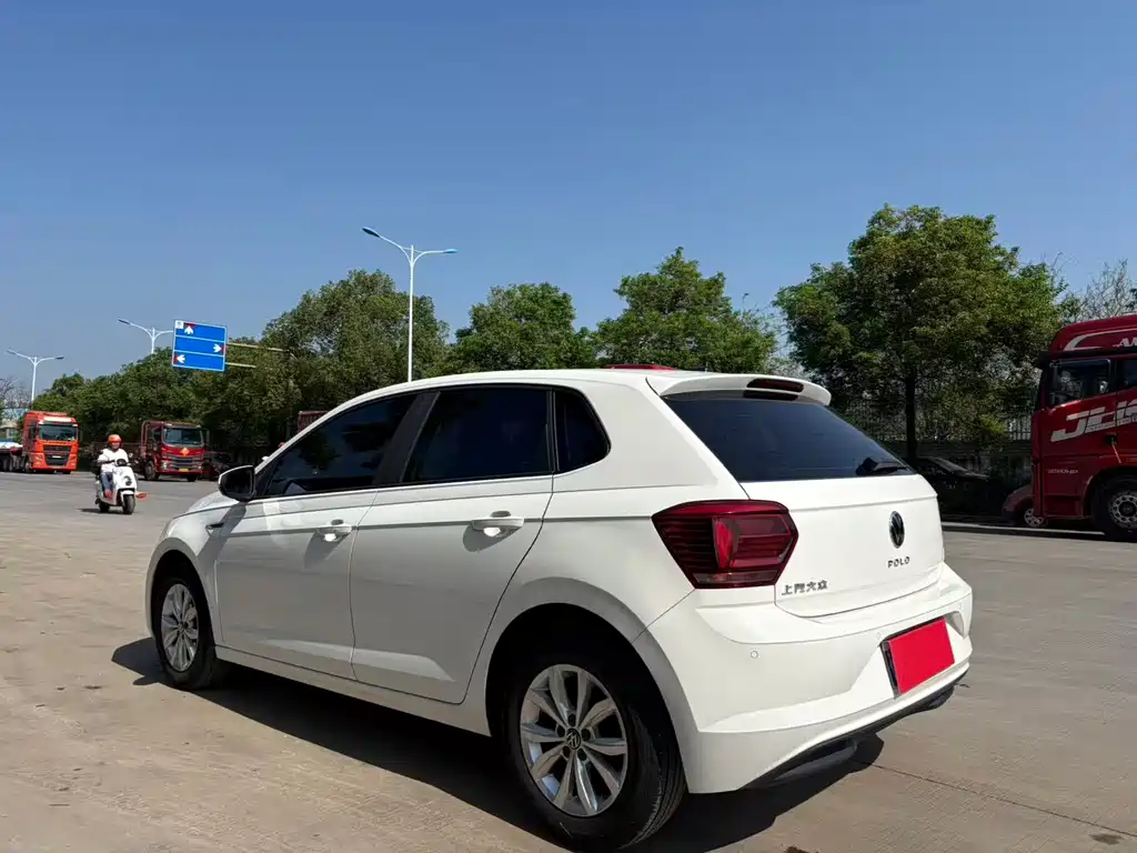 Polo Plus 1.5 L Auto Colorful Tech