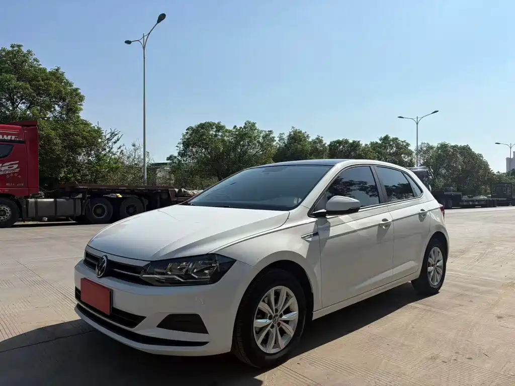 Polo Plus 1.5 L Auto Colorful Tech