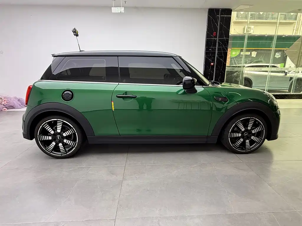 MINI Facelift 2.0 T COOPER S Artist