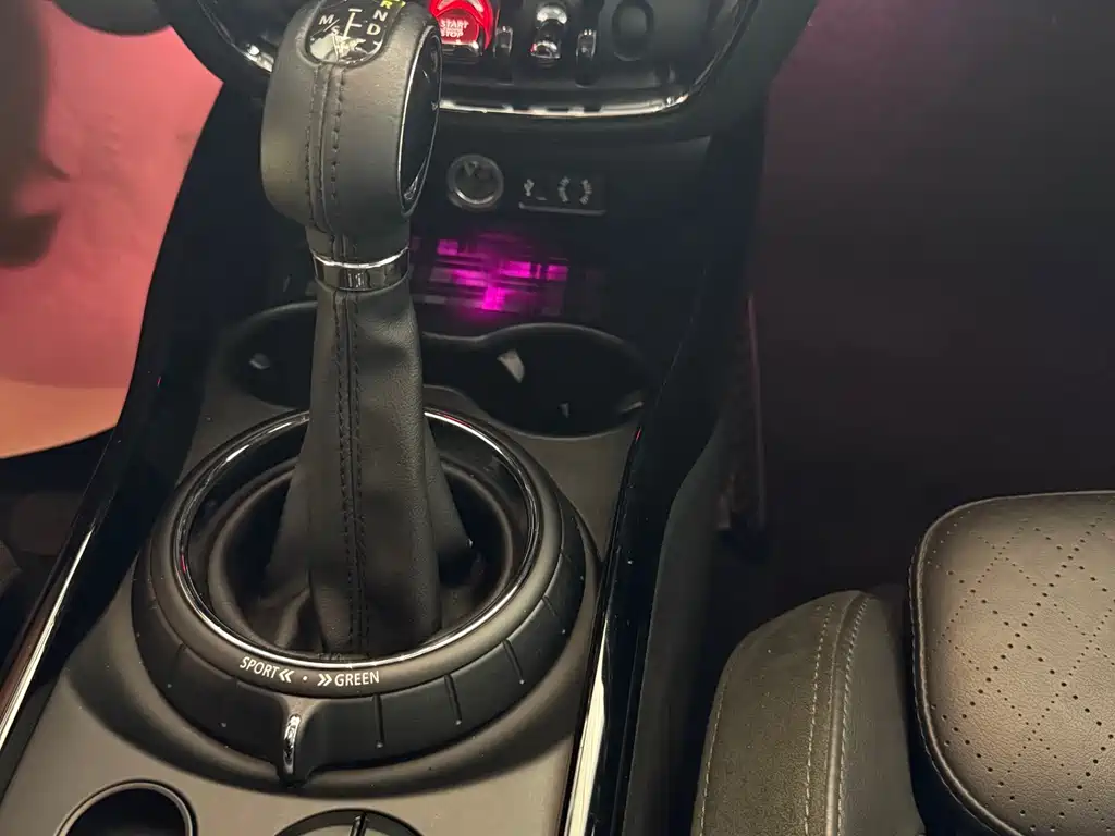 MINI CLUBMAN Facelift 1.5 T COOPER Connoisseur