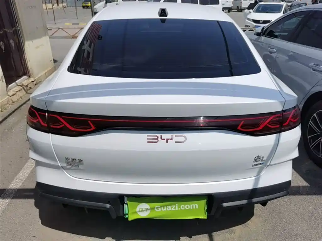 Qin L DM-i Smart Drive 80 KM Leading