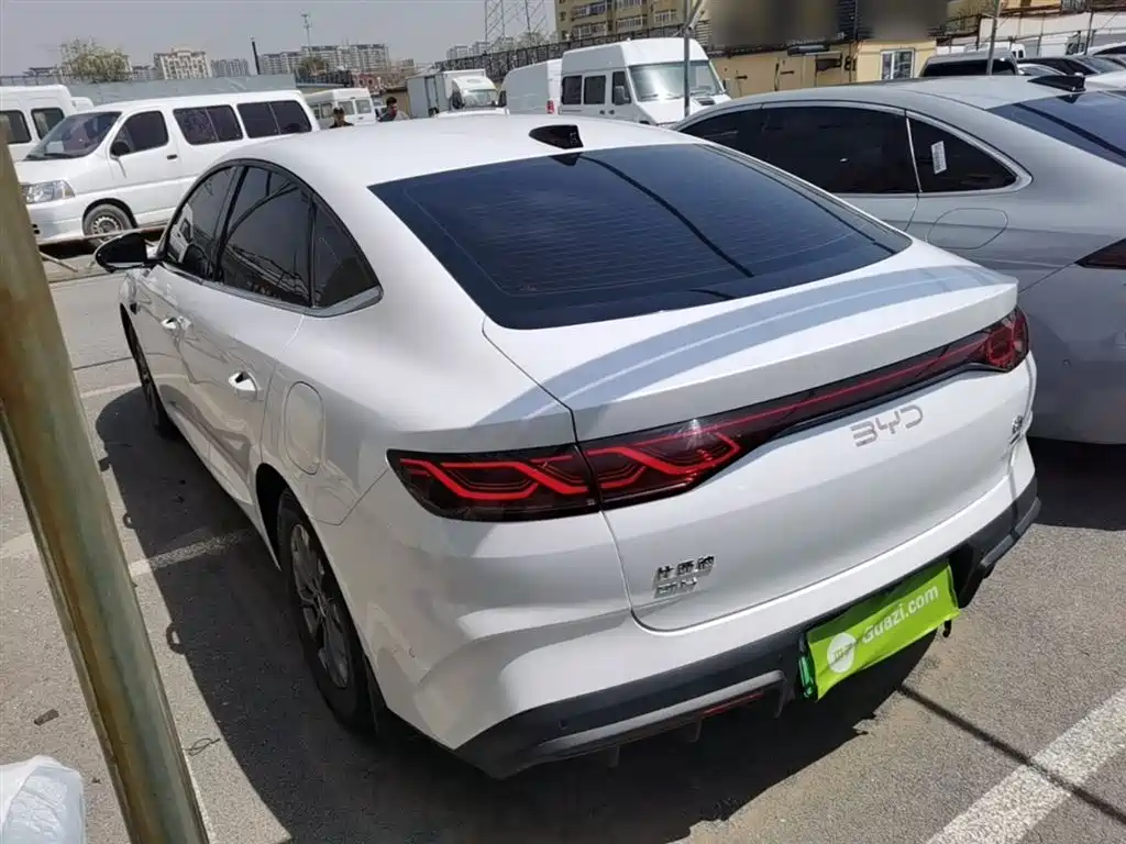 Qin L DM-i Smart Drive 80 KM Leading