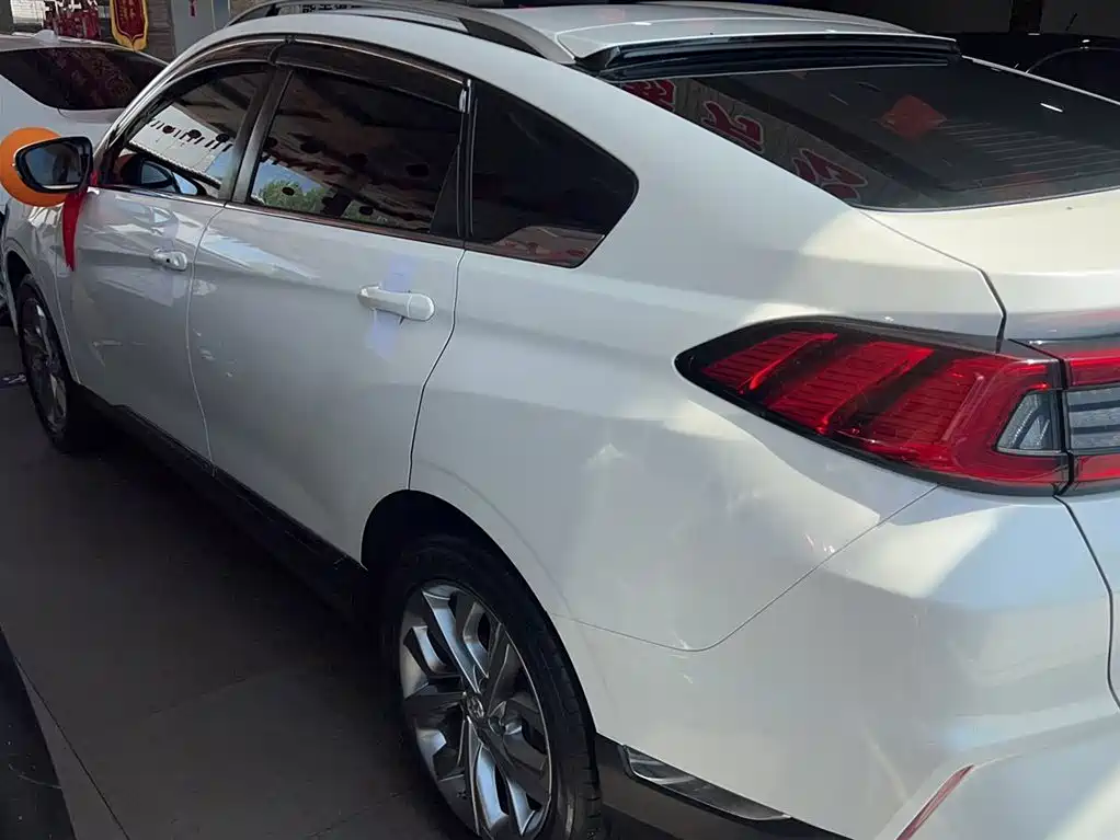 Venucia T90 启辰T90 2020款 2.0 L CVT智联畅行版