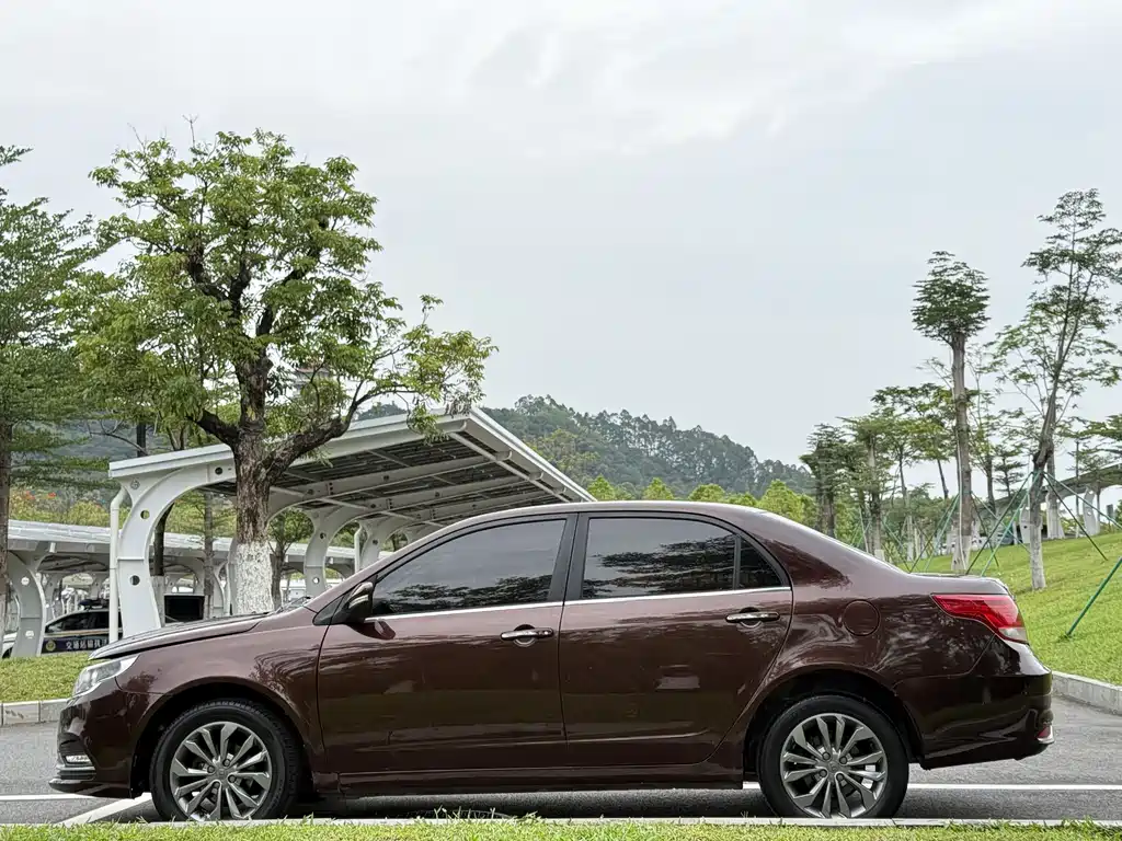 Vision 1.5 L Auto Happy