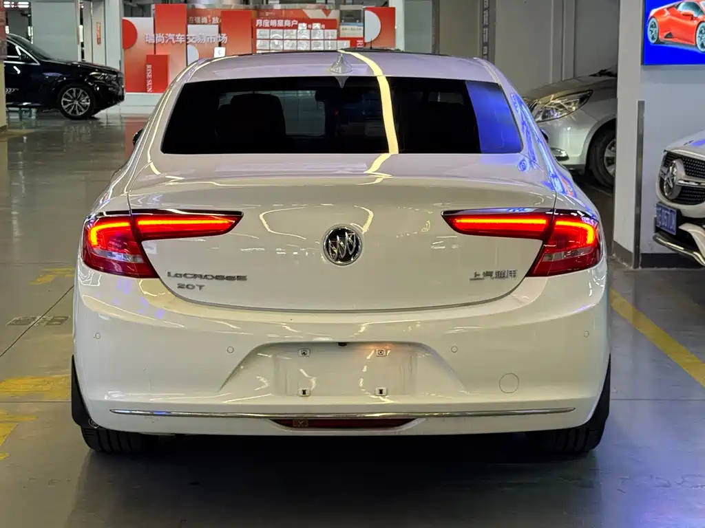 LaCrosse 20 T Luxury