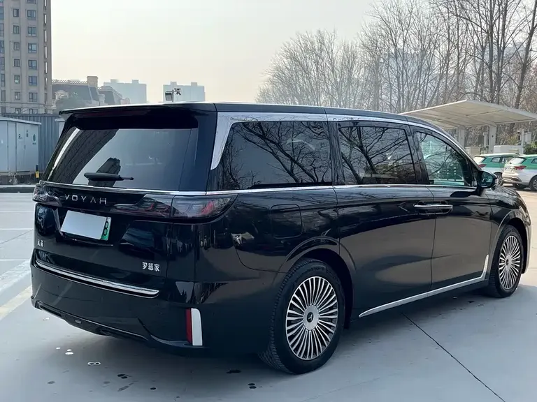 Voyah Dreamer PHEV 4 WD Flagship Kunpeng