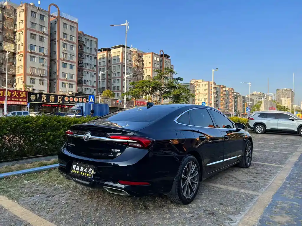 LaCrosse 652 T Luxury