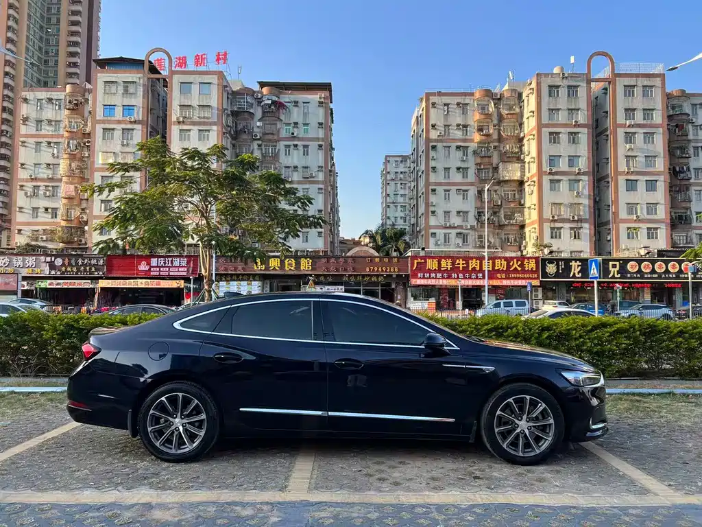 LaCrosse 652 T Luxury