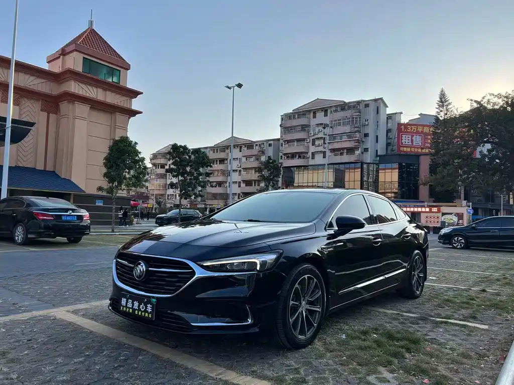 LaCrosse 652 T Luxury