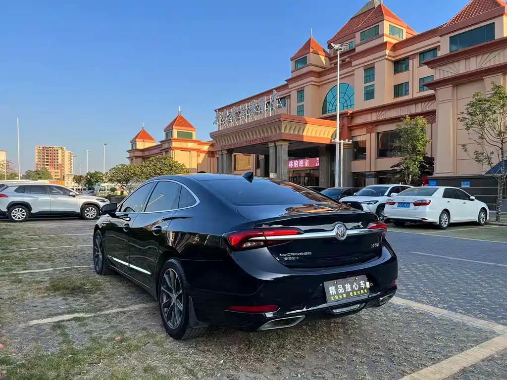 LaCrosse 652 T Luxury