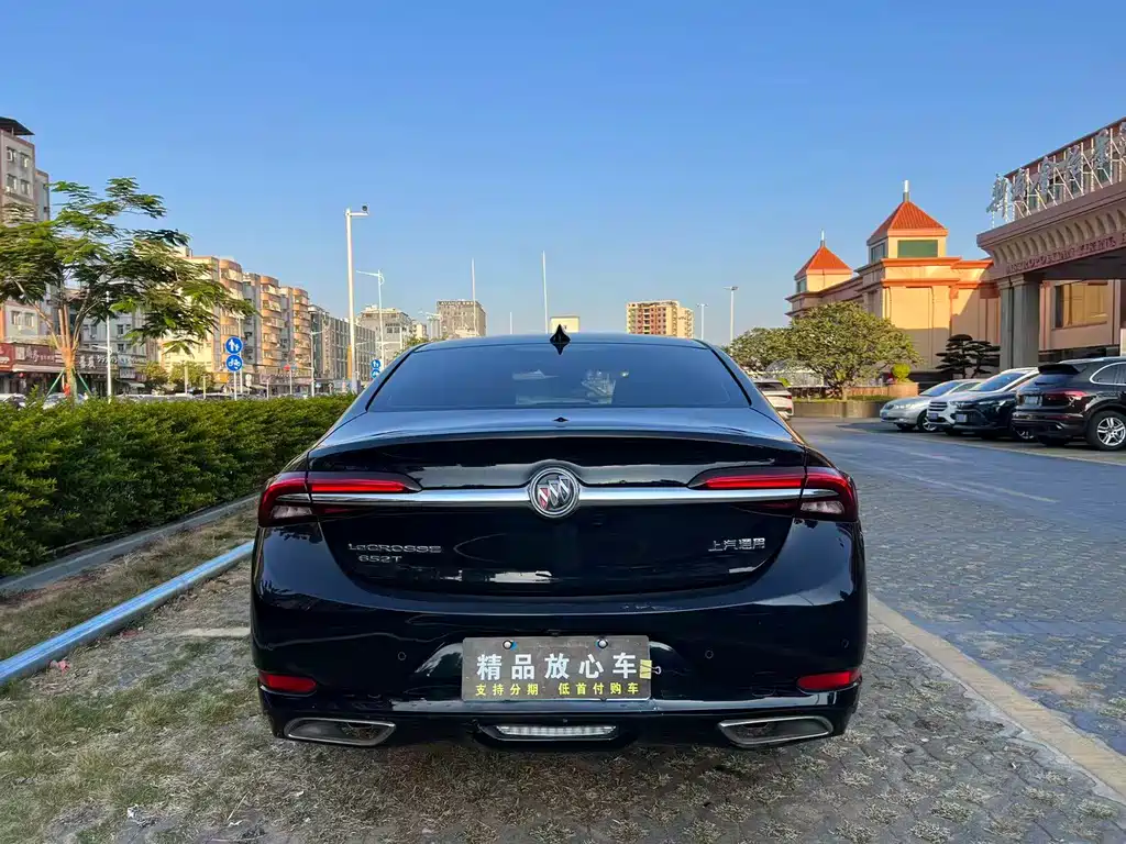 LaCrosse 652 T Luxury