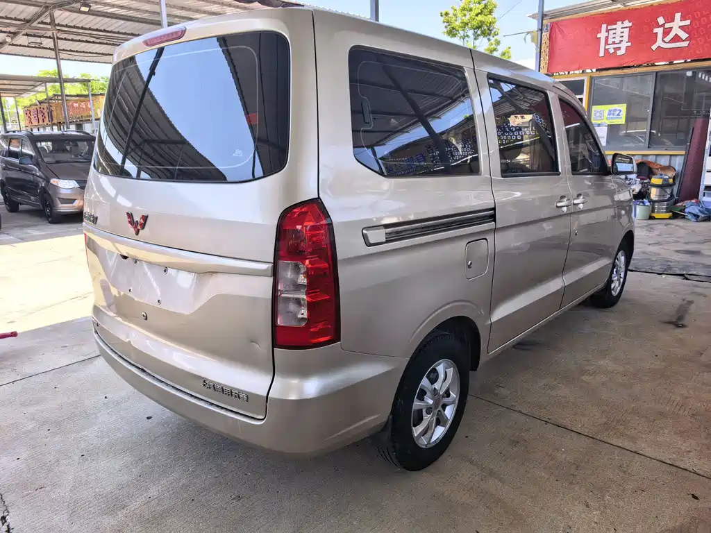 Wuling Hongguang V 1.5 L Standard L2 B