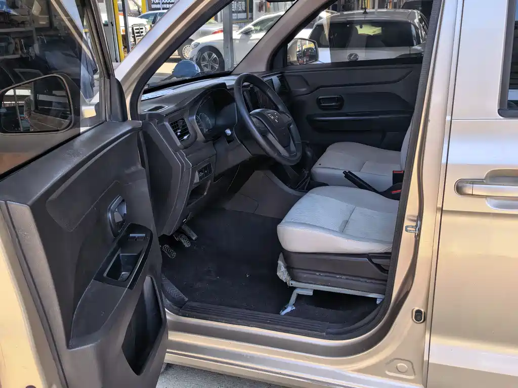 Wuling Hongguang V 1.5 L Standard L2 B