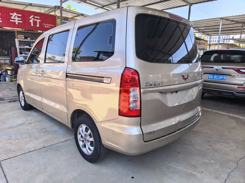 Wuling Hongguang V 1.5 L Standard L2 B
