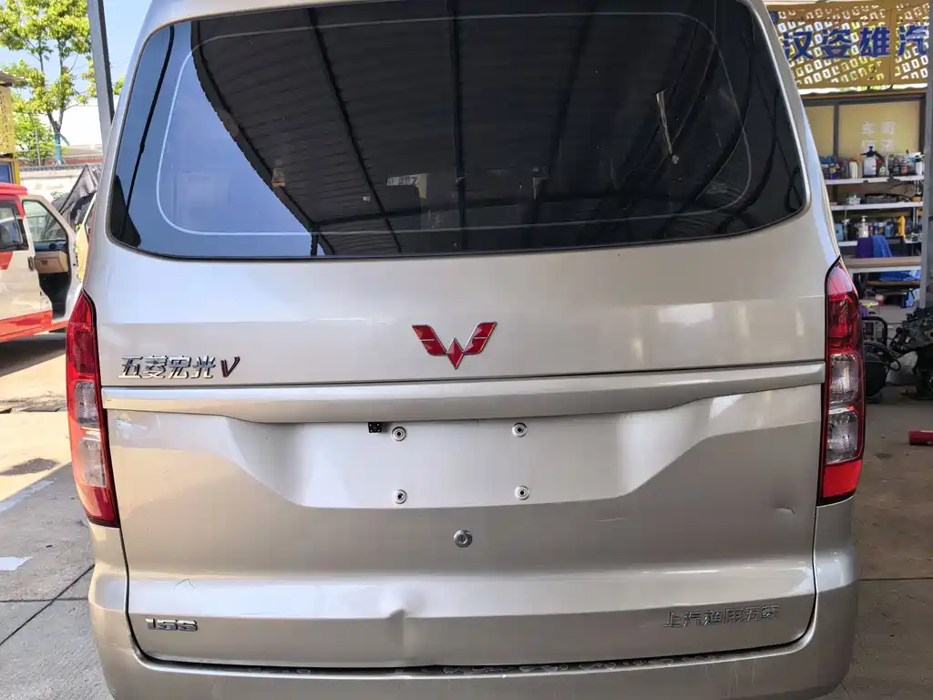 Wuling Hongguang V 1.5 L Standard L2 B