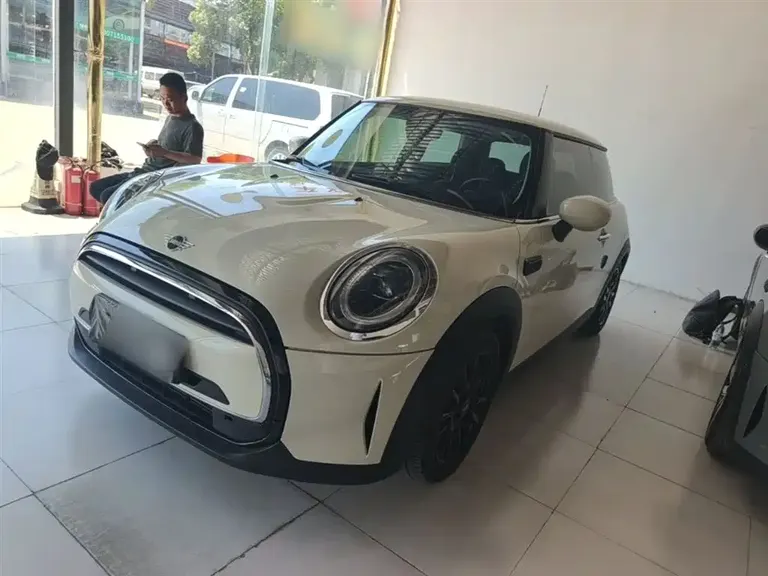 MINI Facelift 1.5 T ONE