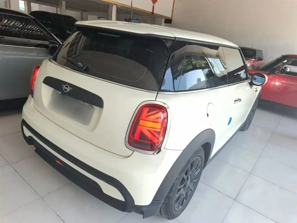 MINI Facelift 1.5 T ONE