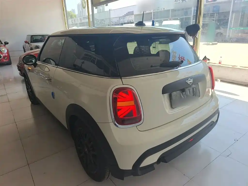 MINI Facelift 1.5 T ONE