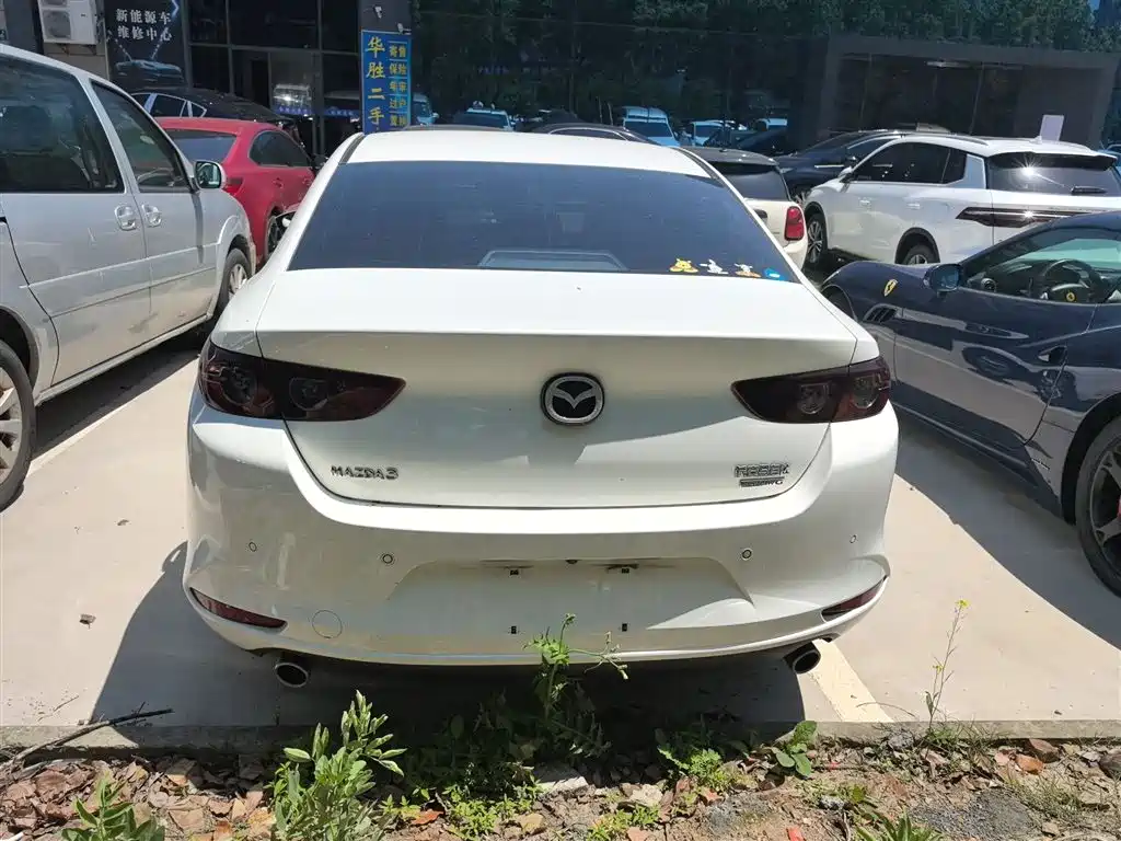 Mazda 3 Axela 1.5 L Auto Quality Joy Sunroof