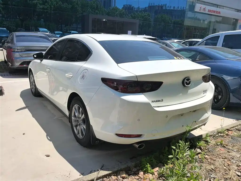Mazda 3 Axela 1.5 L Auto Quality Joy Sunroof