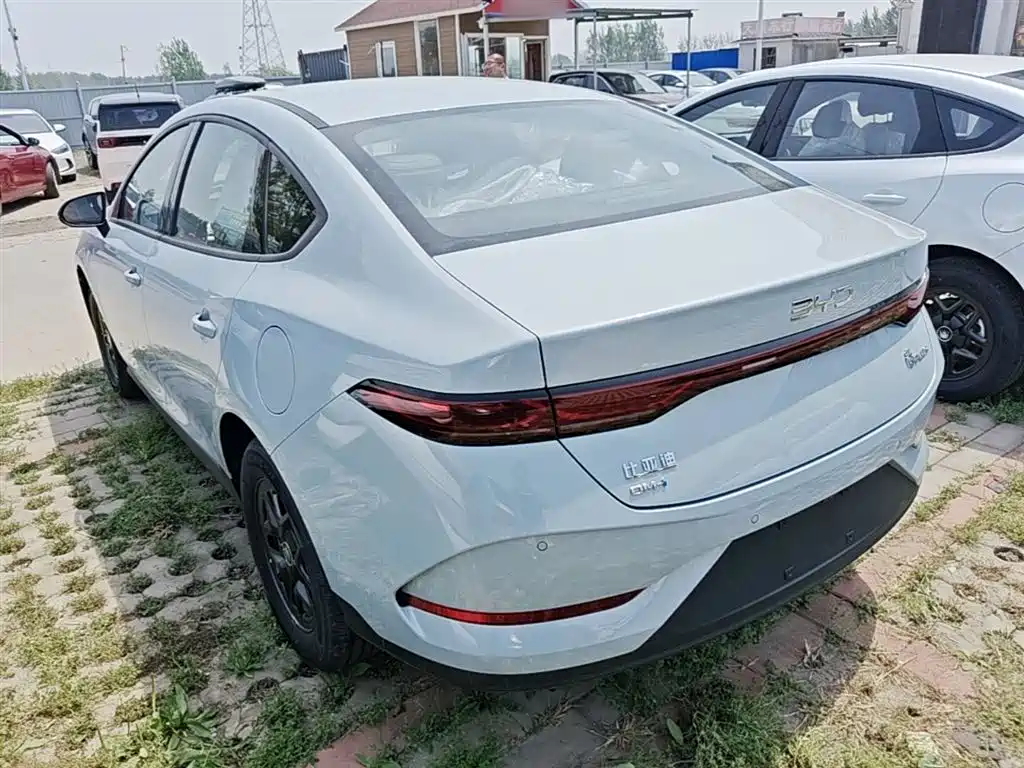 Qin PLUS DM-i Smart Drive 128 KM Progressive