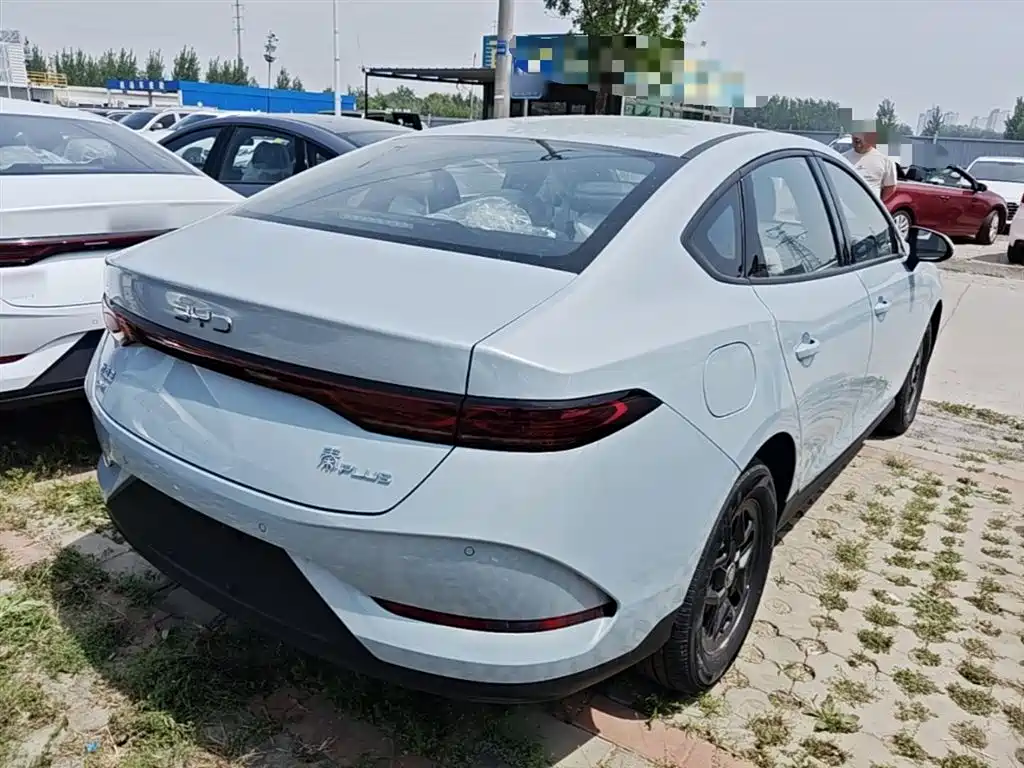 Qin PLUS DM-i Smart Drive 128 KM Progressive