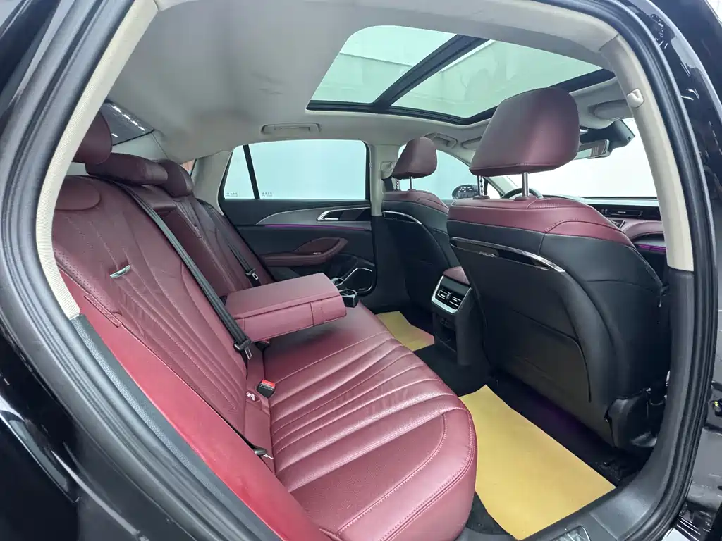Hongqi H5 2.0 T Auto Connected Flagship