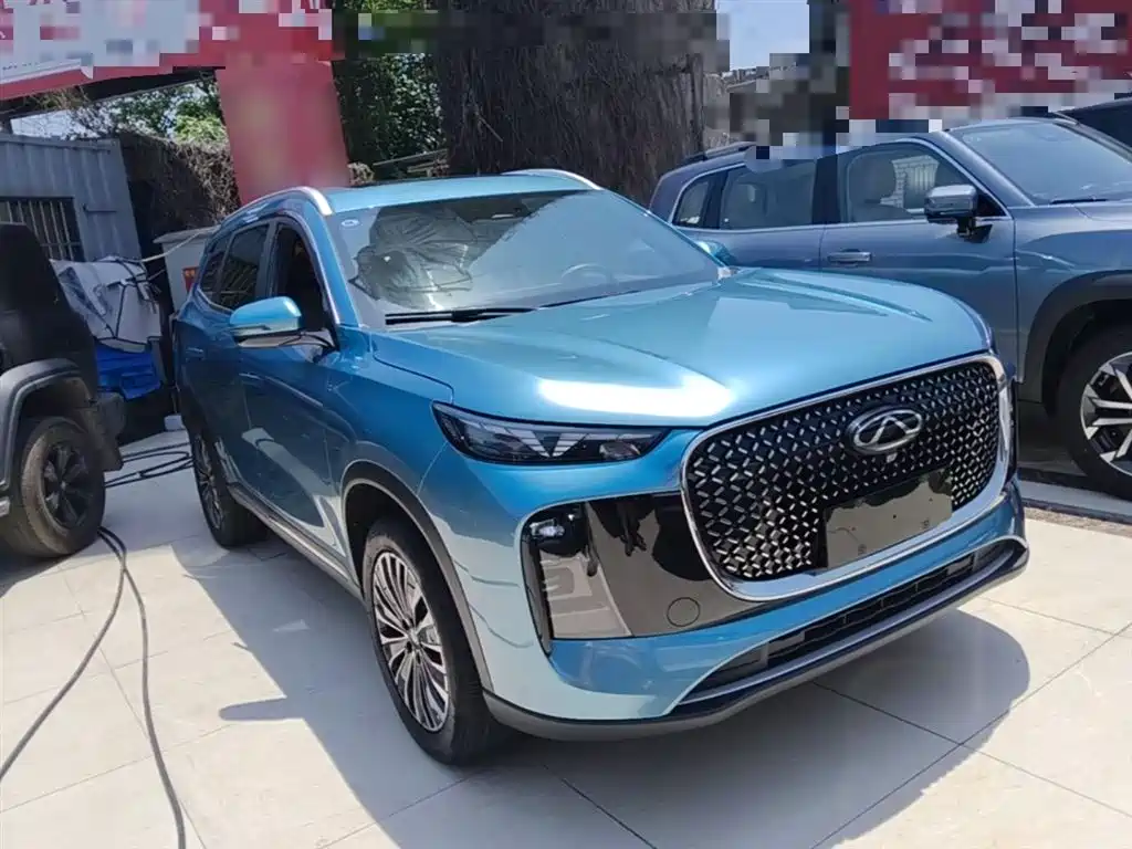 Tiggo 8 PLUS C-DM 1.5 T 116 km Distinguished 5-seat