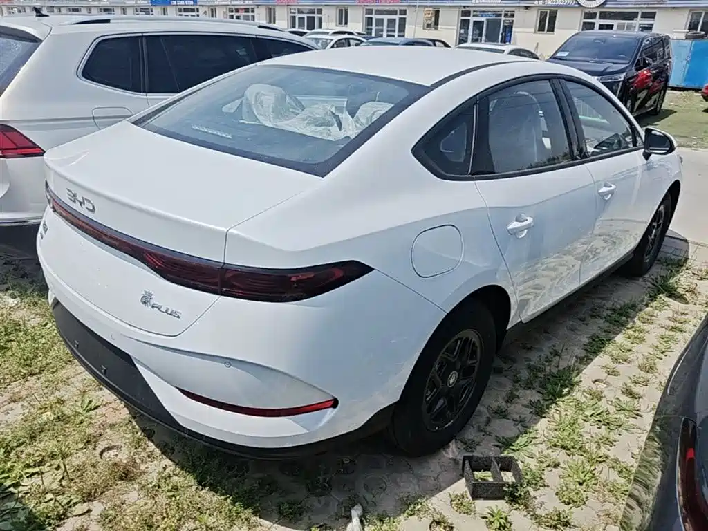 Qin PLUS DM-i Smart Drive 128 KM Progressive