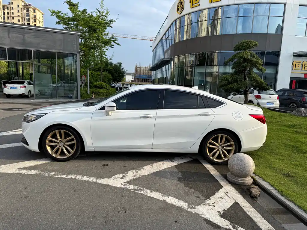 Hongqi H5 30 TD Connected Agile