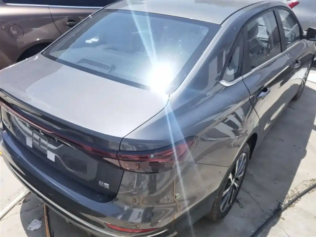 Emgrand 帝豪 2026款 400万纪念款 1.5 L CVT飞越型