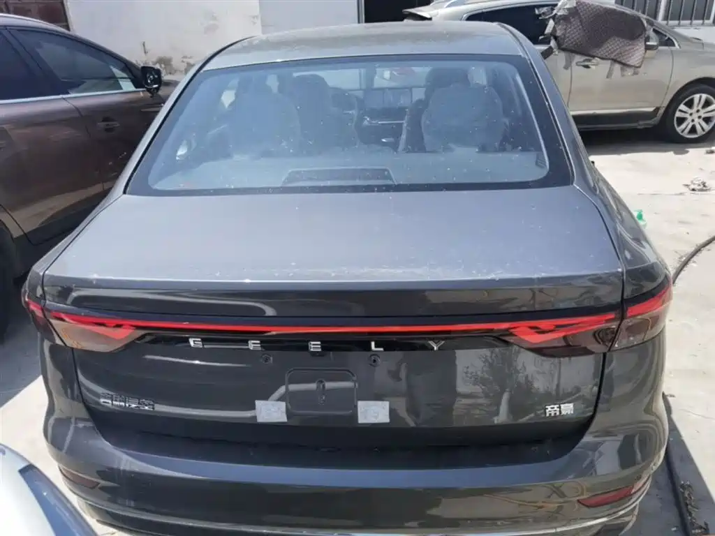 Emgrand 帝豪 2026款 400万纪念款 1.5 L CVT飞越型