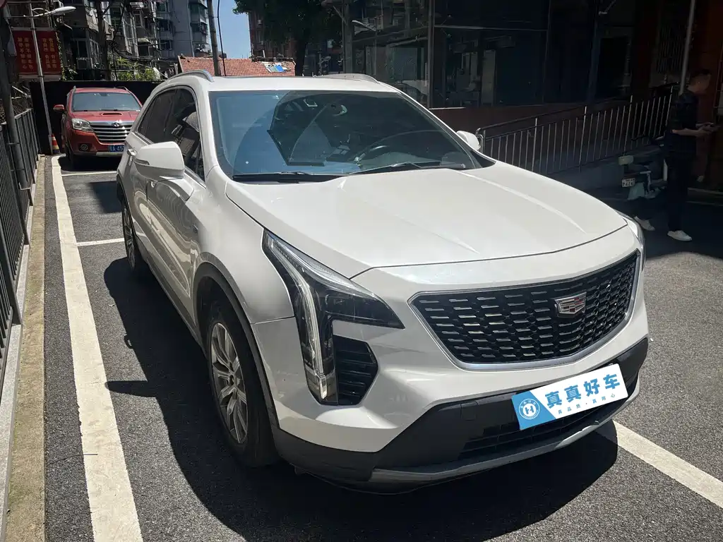 Cadillac XT4 28 T 2 WD Leading