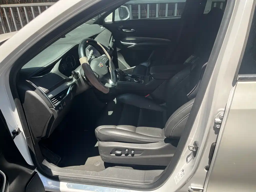 Cadillac XT4 28 T 2 WD Leading