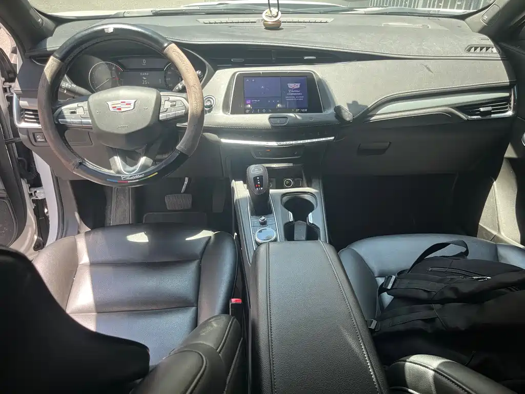 Cadillac XT4 28 T 2 WD Leading