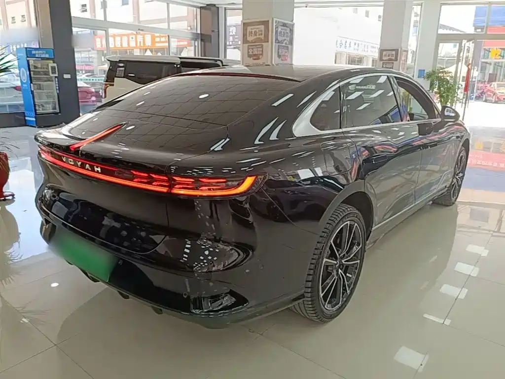 Voyah Zhuiguang PHEV 4 WD Ultra Long Range Flagship