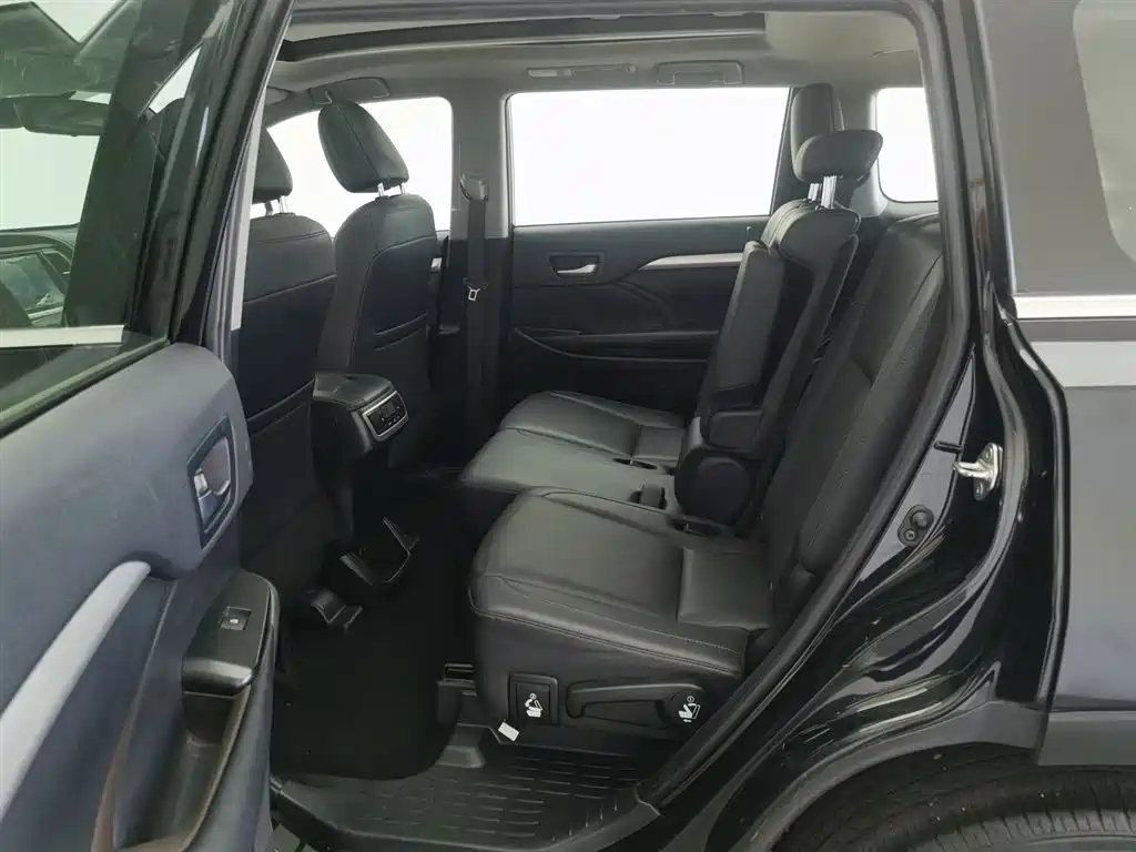 Highlander 2.0 T 4 WD Luxury 7-seat CN-VI