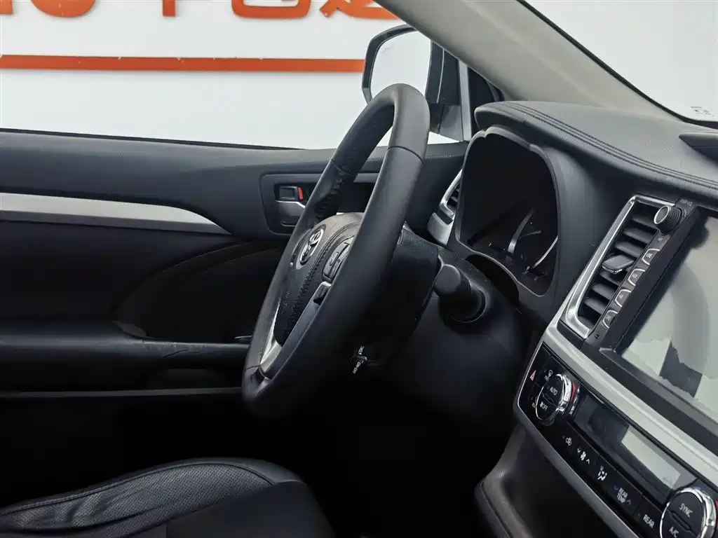 Highlander 2.0 T 4 WD Luxury 7-seat CN-VI