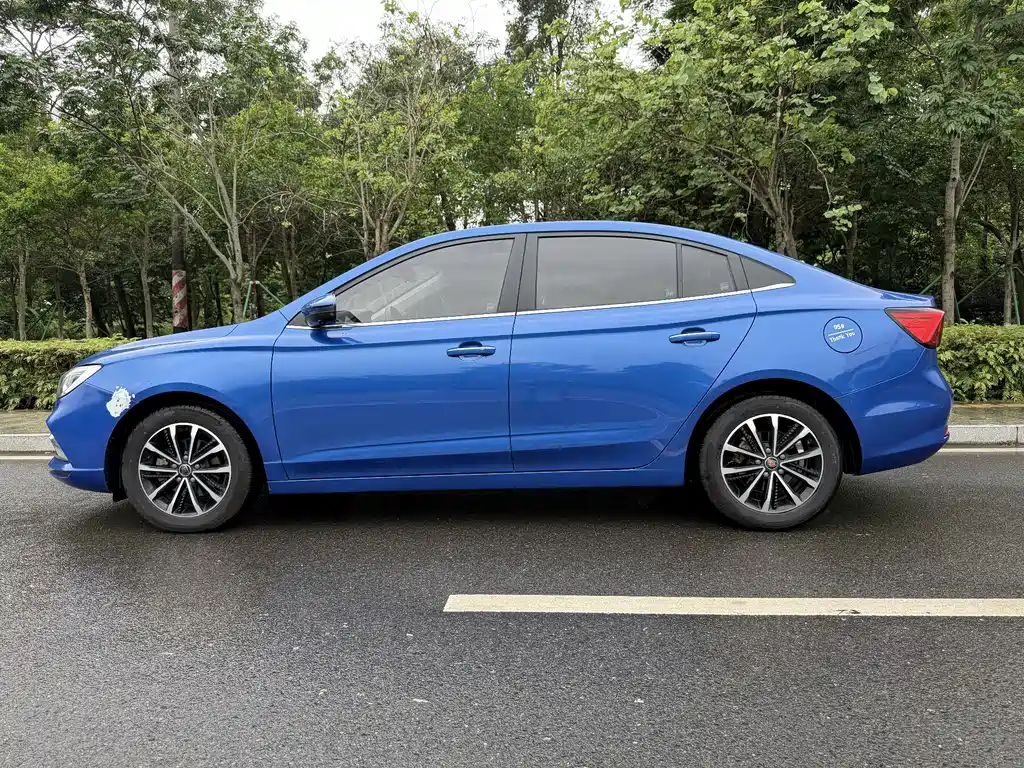 Roewe i5 1.5 L Auto 4 G Connected Leading Luxury Flagship
