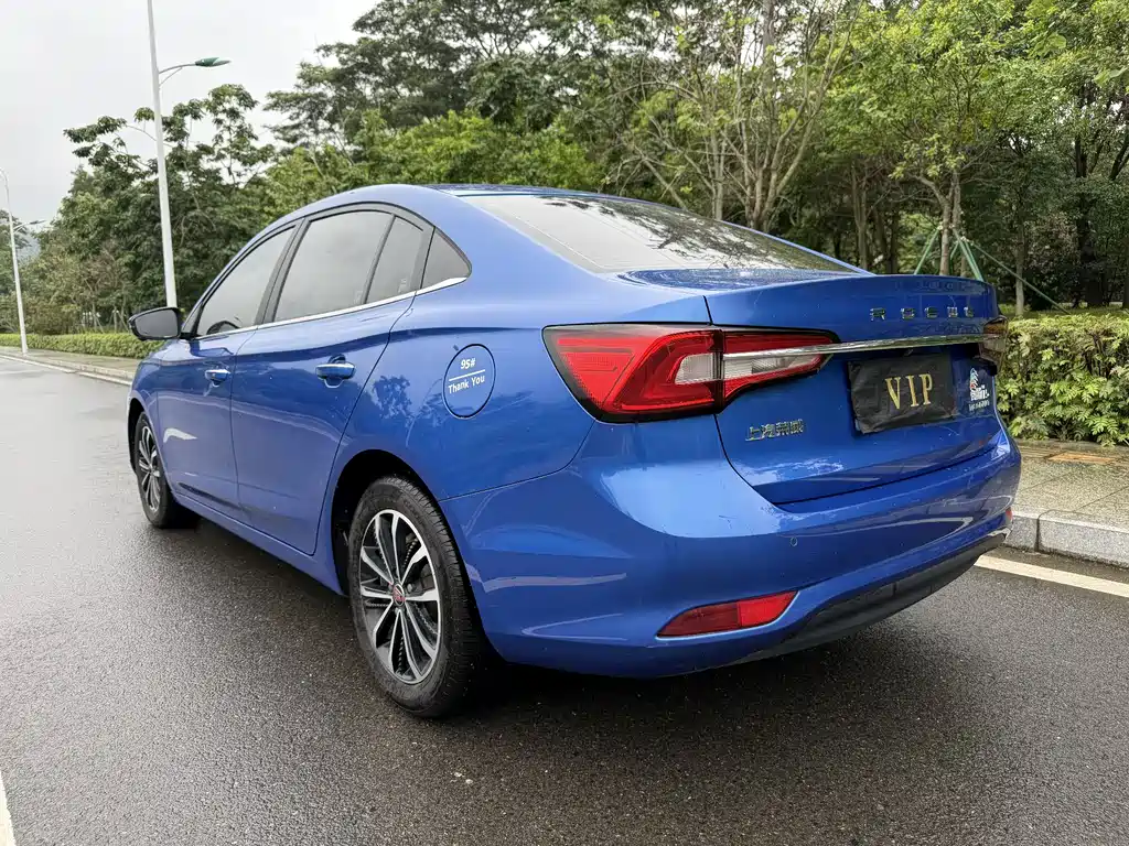 Roewe i5 1.5 L Auto 4 G Connected Leading Luxury Flagship