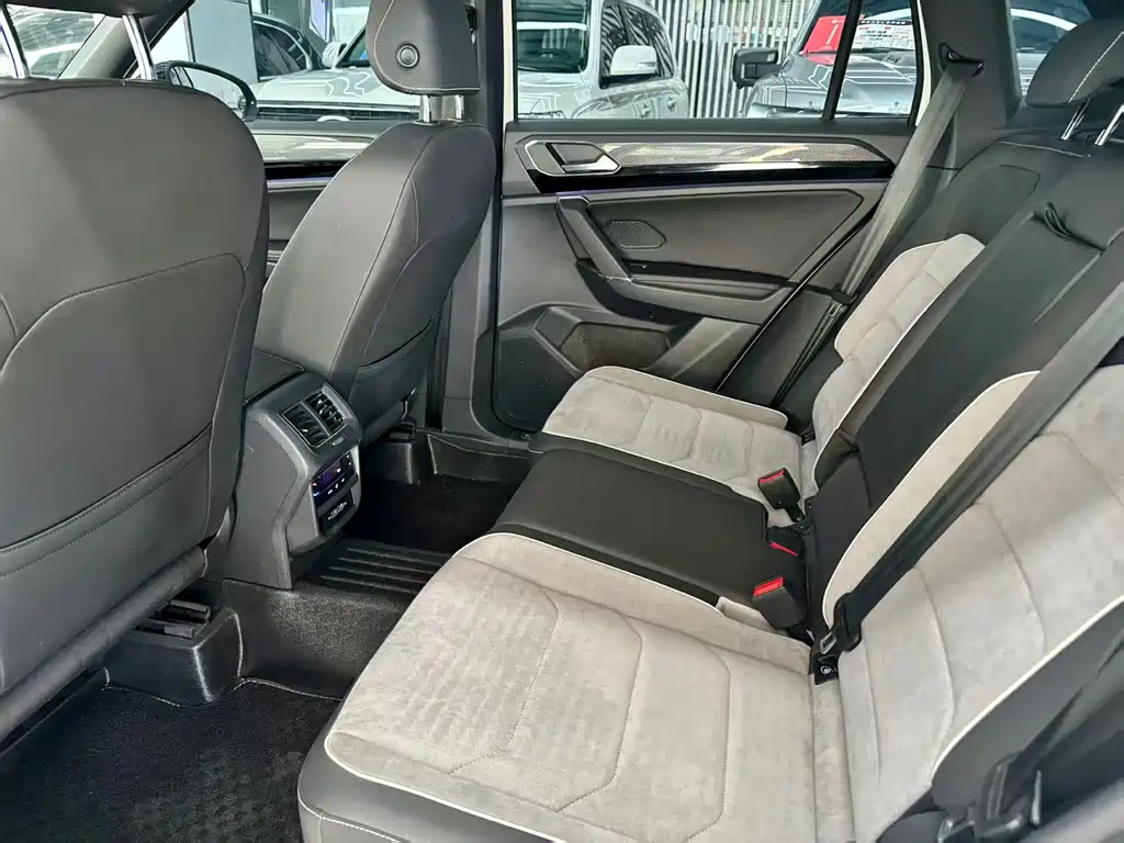Tayron 380 TSI 4 WD R-Line Connected