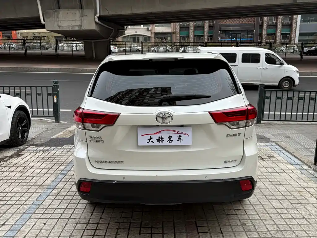 Highlander 2.0 T 2 WD Luxury 7-seat CN-V