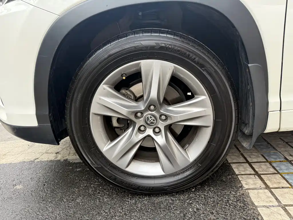 Highlander 2.0 T 2 WD Luxury 7-seat CN-V