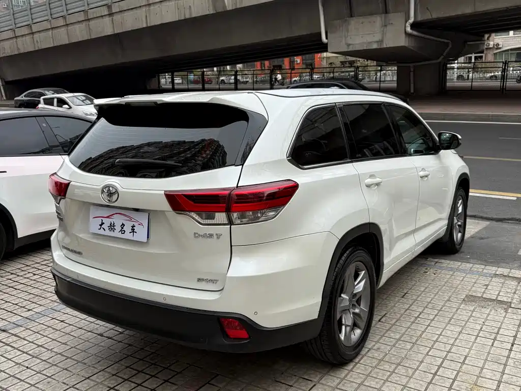 Highlander 2.0 T 2 WD Luxury 7-seat CN-V