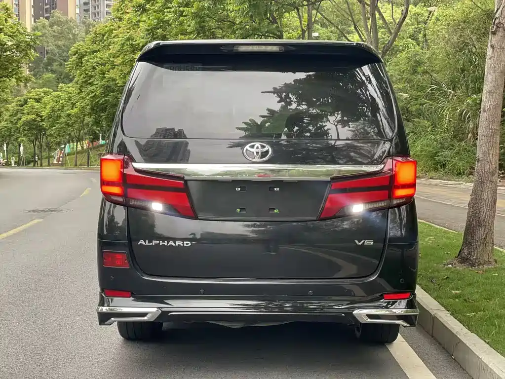 Alphard 3.5 L Luxury