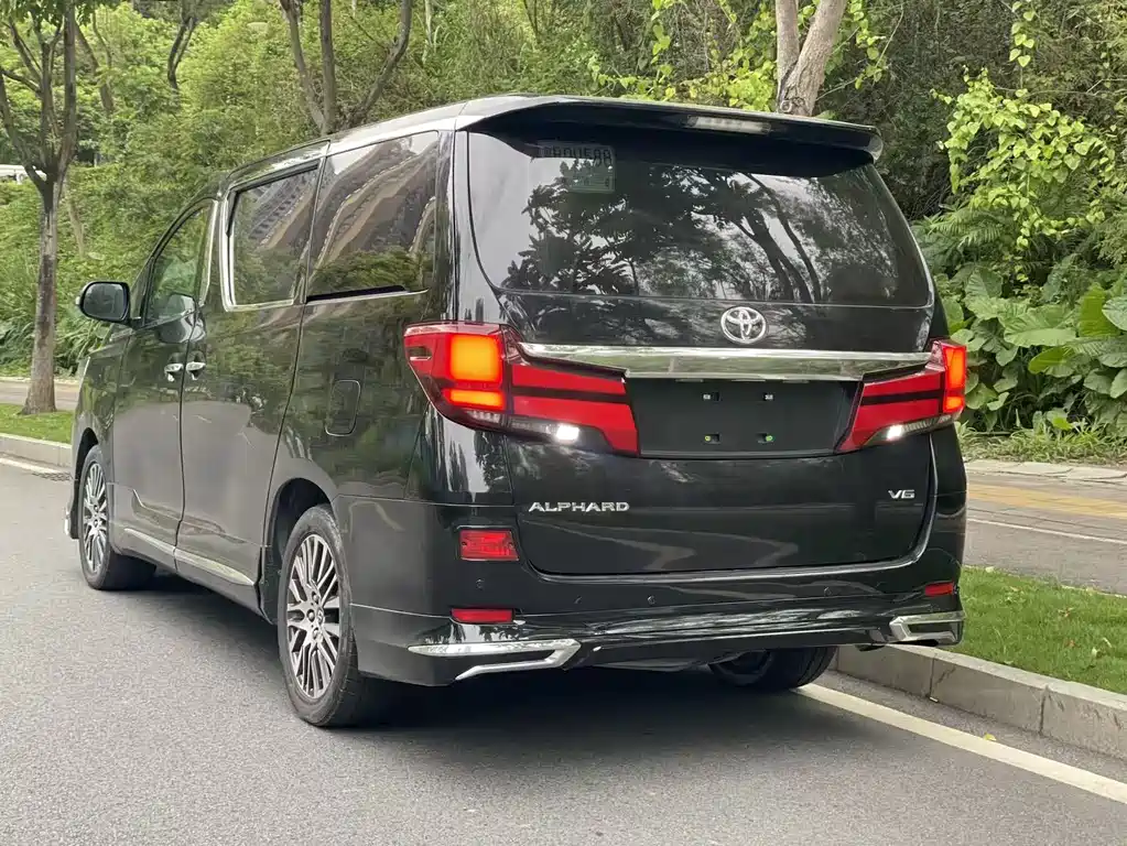 Alphard 3.5 L Luxury
