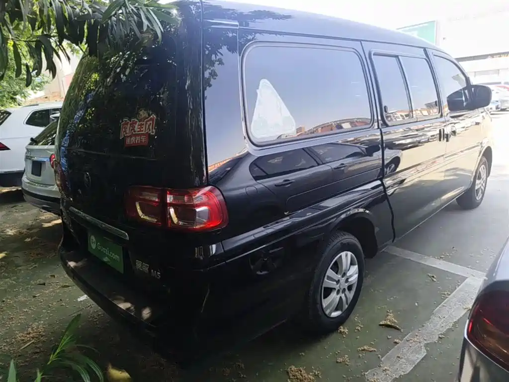 Lingzhi M5 L 1.6 L Basic 7-seat
