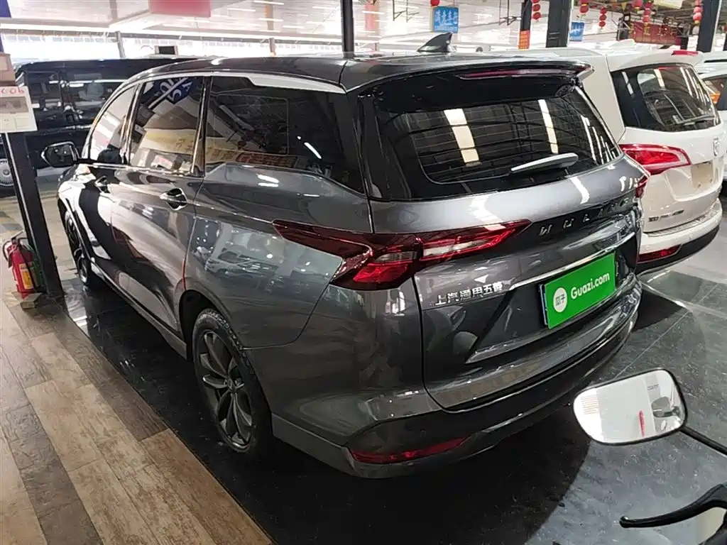 Wuling Victory 1.5 T CVT Distinguished