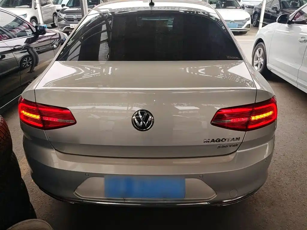 Magotan 330 TSI DSG Distinguished