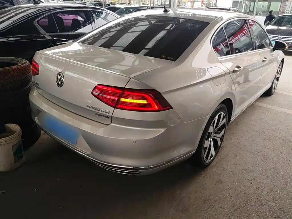 Magotan 330 TSI DSG Distinguished